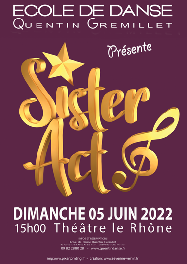 Une scène dynamique de "Sister Act" avec Quentin Gremillet, pleine de musique et d'énergie contagieuse.